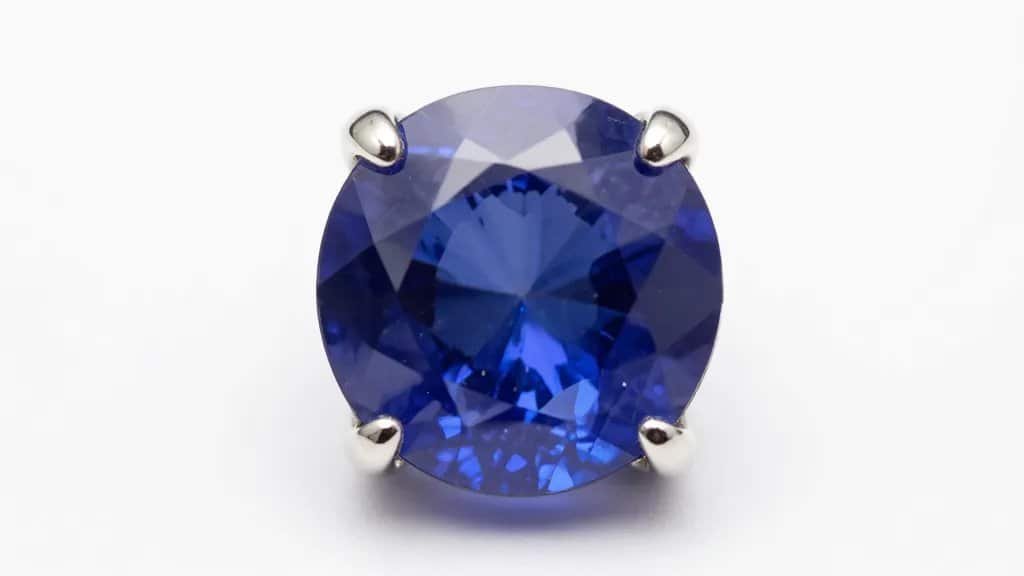 Macro of a cornflower-blue Kashmir sapphire in platinum prongs