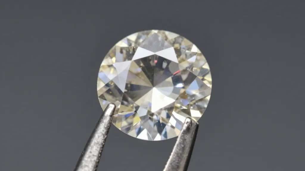 Single polished diamond inclusion showing ancient carbon, macro shot